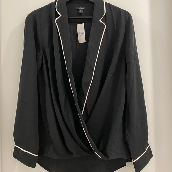 😁black blouse with white trim and deep v neck - Picture 1 of 5